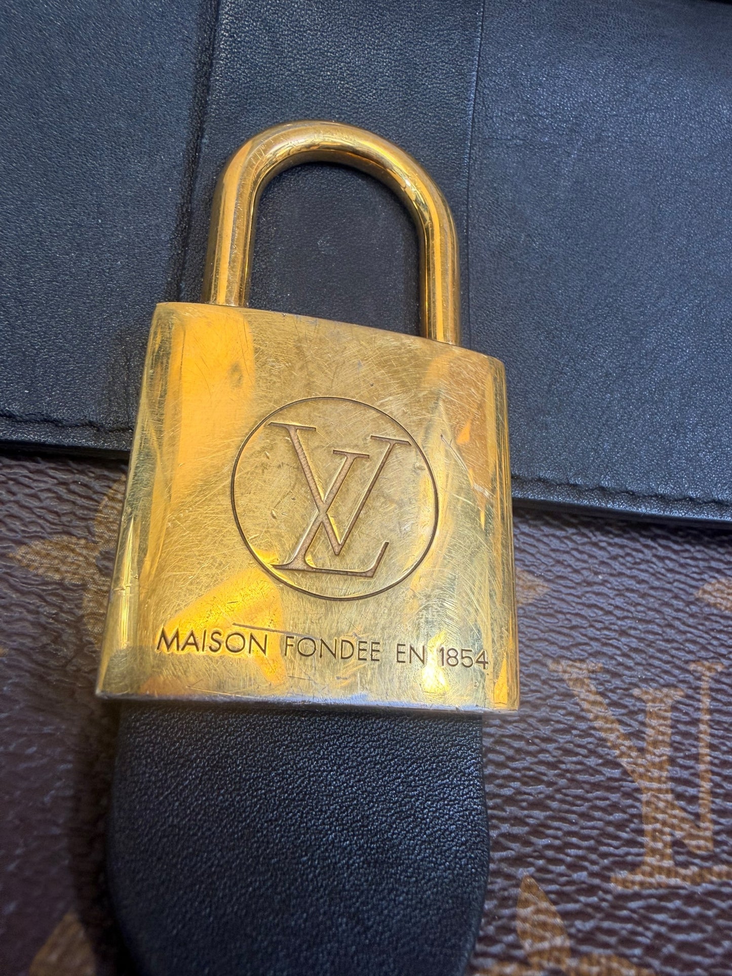 Handbag Luxury Designer By Louis Vuitton, Size: Small