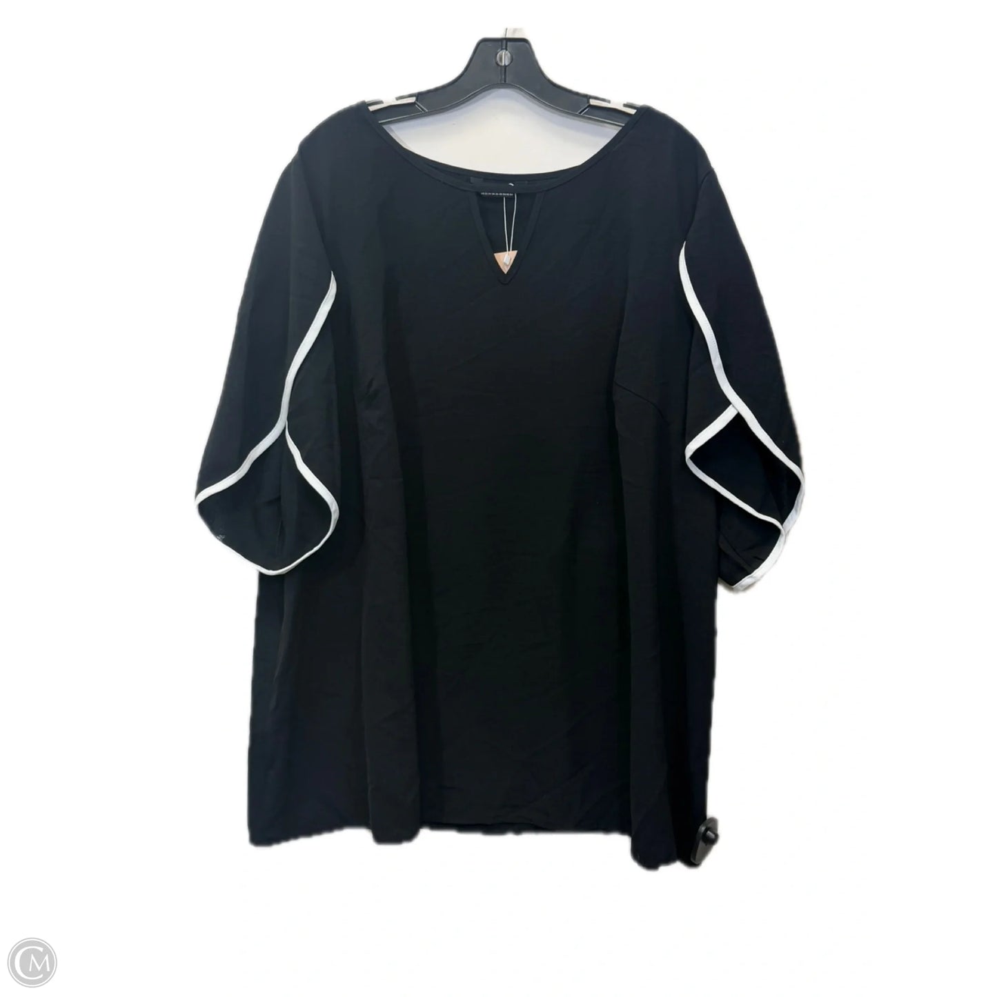 Top Short Sleeve By Bloomchic In Black & White, Size: 3x