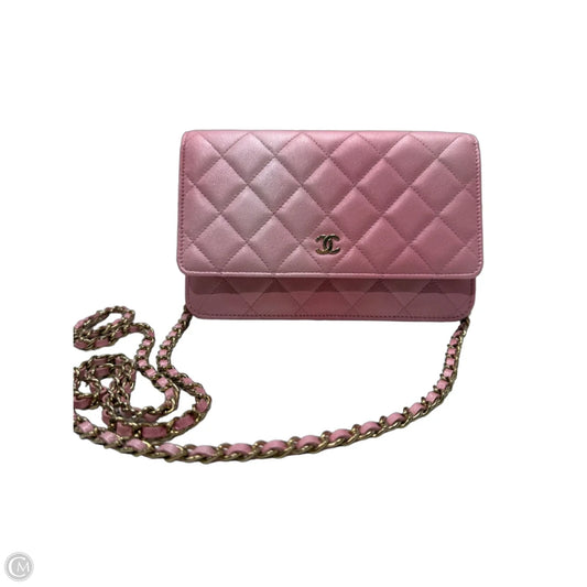 Gradient finish Wallet on a chain Crossbody Luxury Designer By Chanel, Size: Small