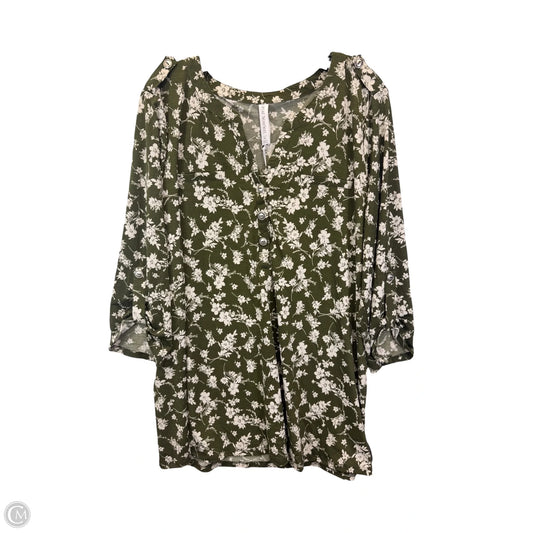Top Short Sleeve By Dear Scarlett In Green & Tan, Size: Xl
