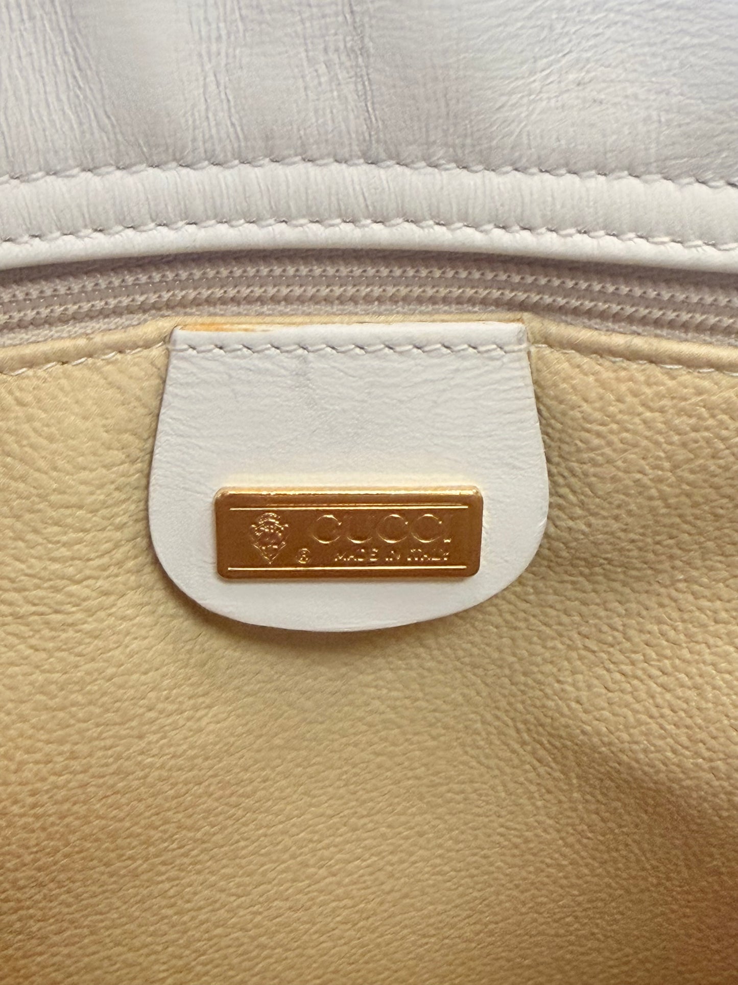 Crossbody Luxury Designer By Gucci, Size: Medium