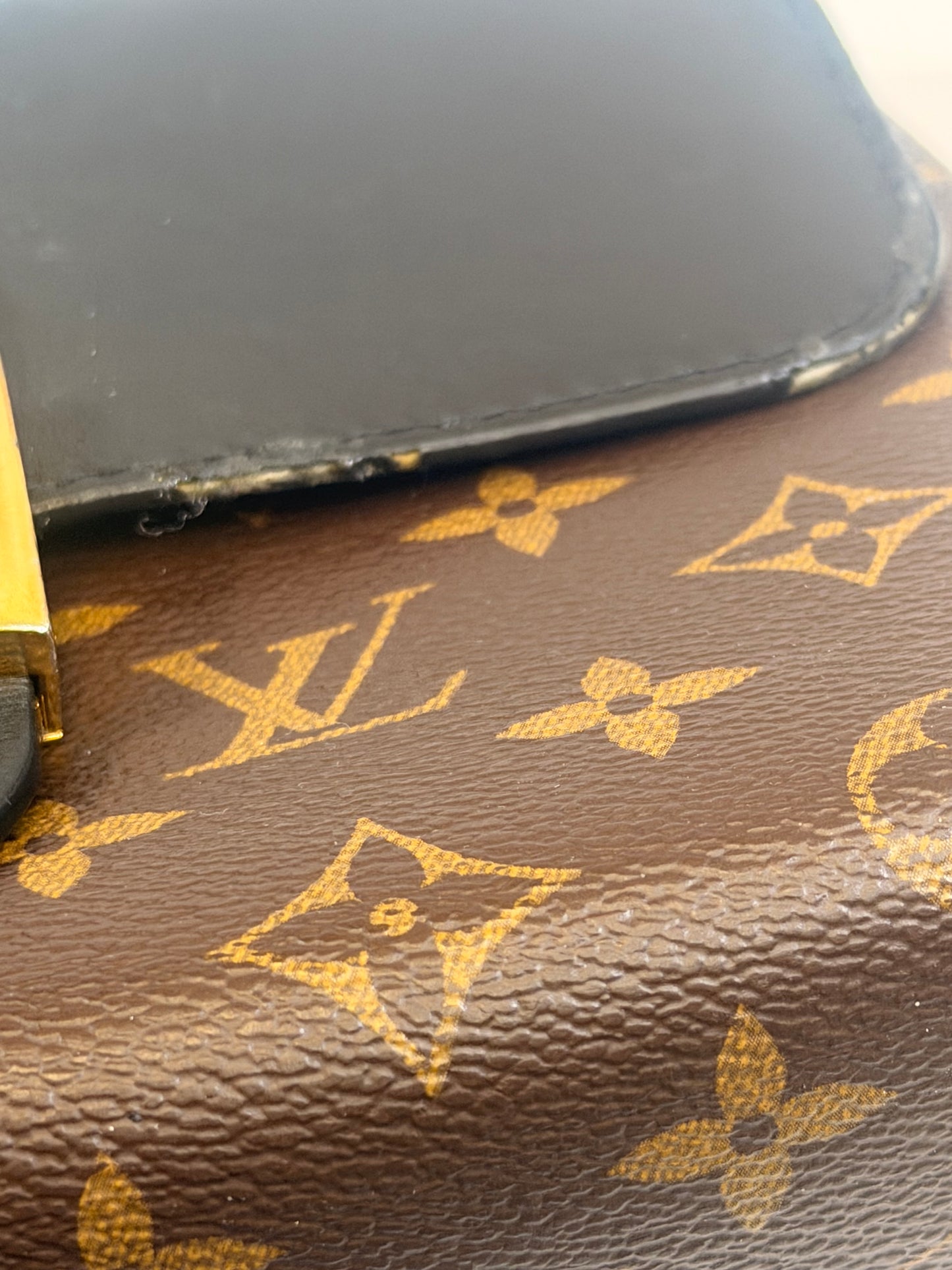 Handbag Luxury Designer By Louis Vuitton, Size: Small