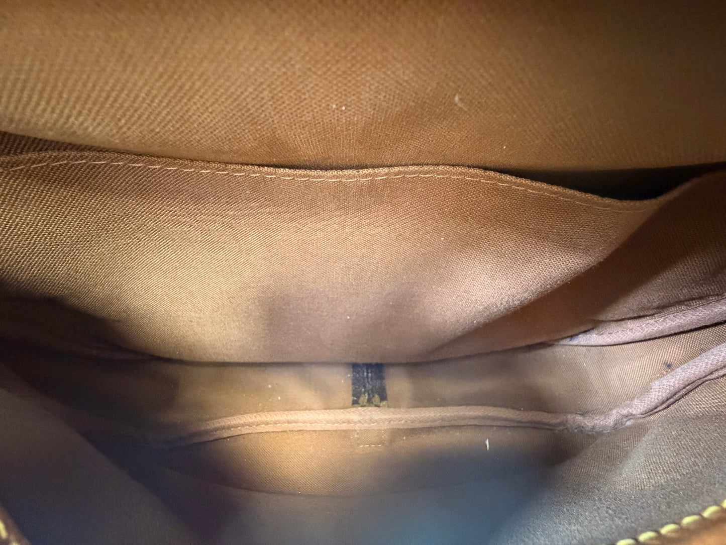 Crossbody Luxury Designer By Louis Vuitton, Size: Medium